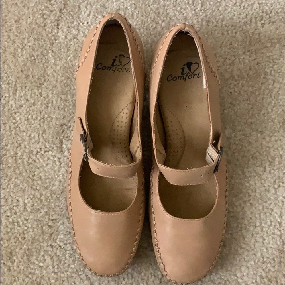 Tan iComfort leather shoes size 8.5